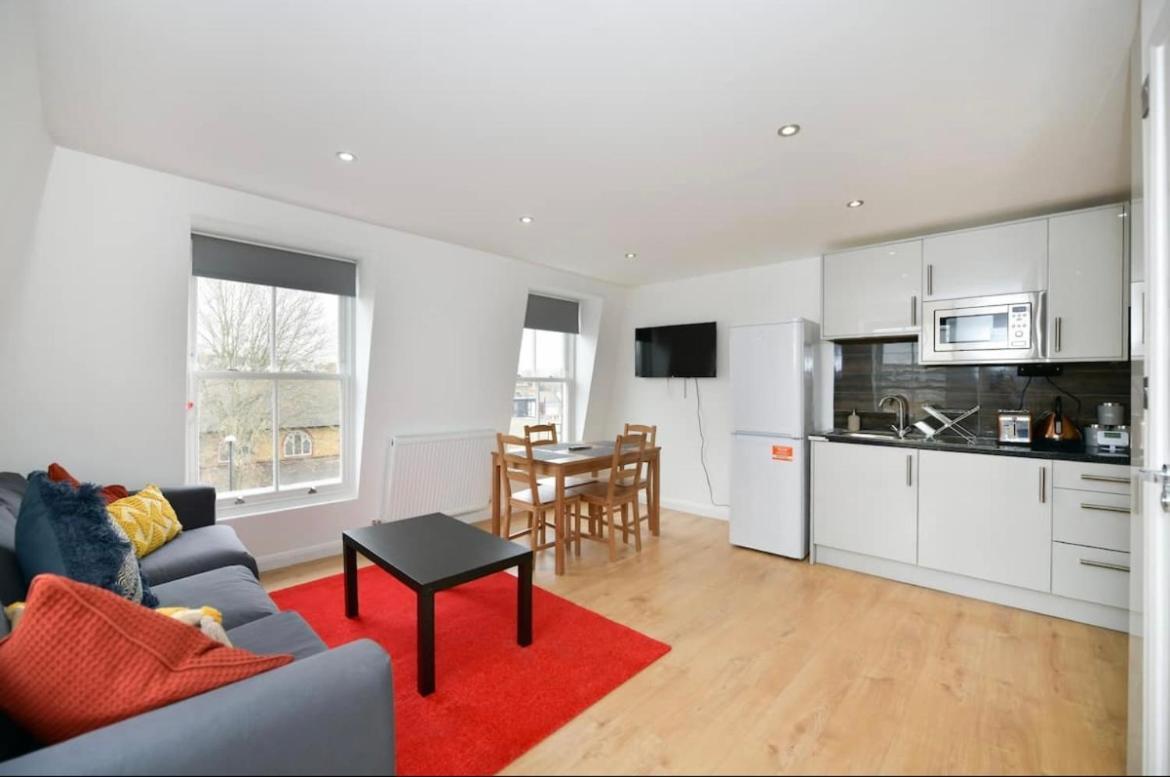 Lovely 2 Bedroom Serviced Penthouse Battersea Park Road Londen Buitenkant foto