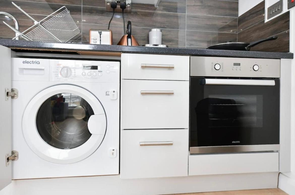 Lovely 2 Bedroom Serviced Penthouse Battersea Park Road Londen Buitenkant foto