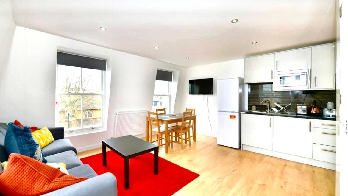 Lovely 2 Bedroom Serviced Penthouse Battersea Park Road Londen Buitenkant foto
