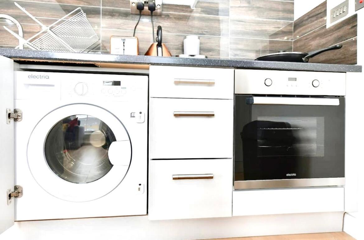 Lovely 2 Bedroom Serviced Penthouse Battersea Park Road Londen Buitenkant foto