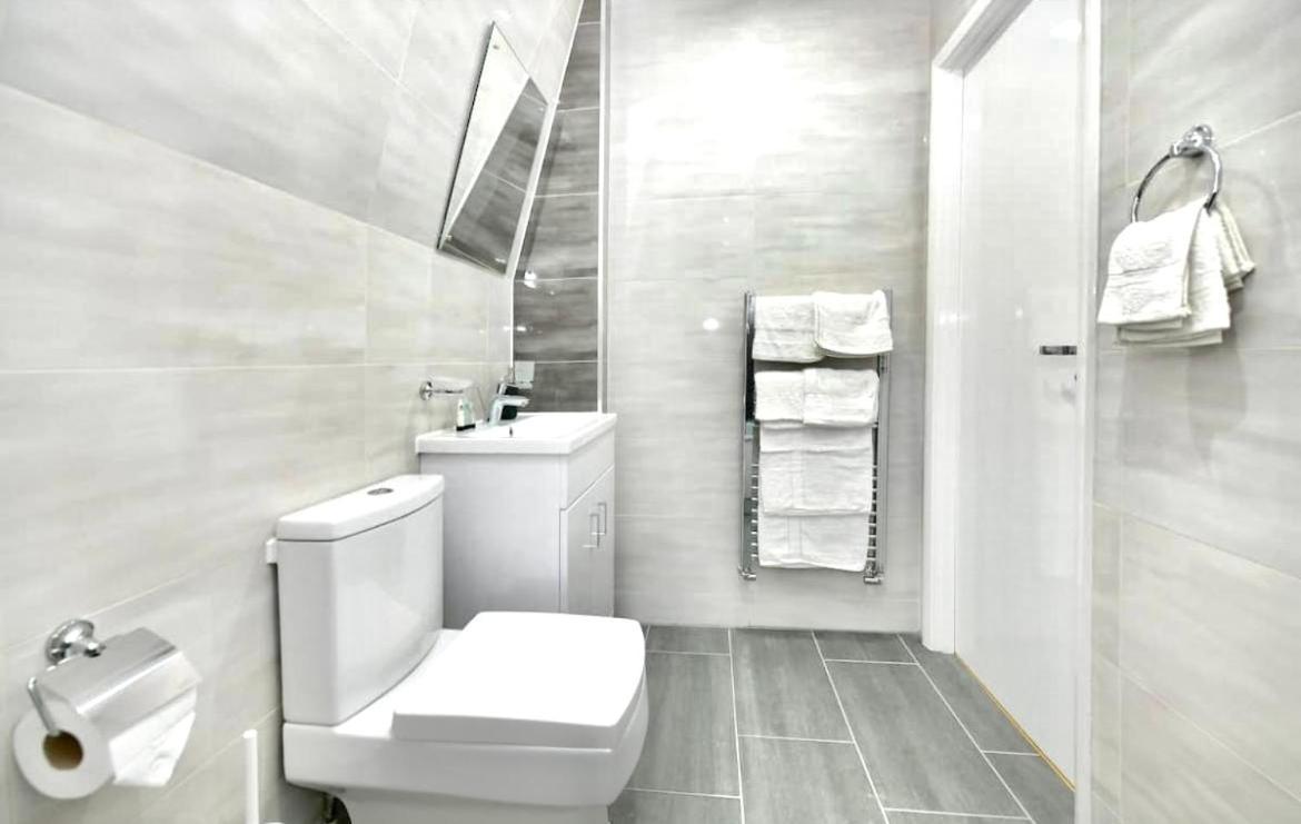 Lovely 2 Bedroom Serviced Penthouse Battersea Park Road Londen Buitenkant foto